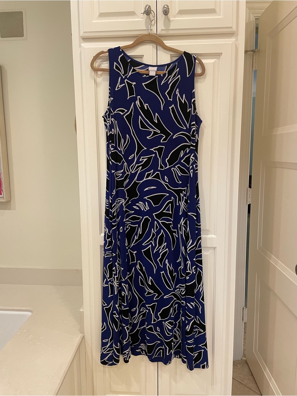 Chico’s Sleeveless Blue & Black Abstract Print Maxi Dress